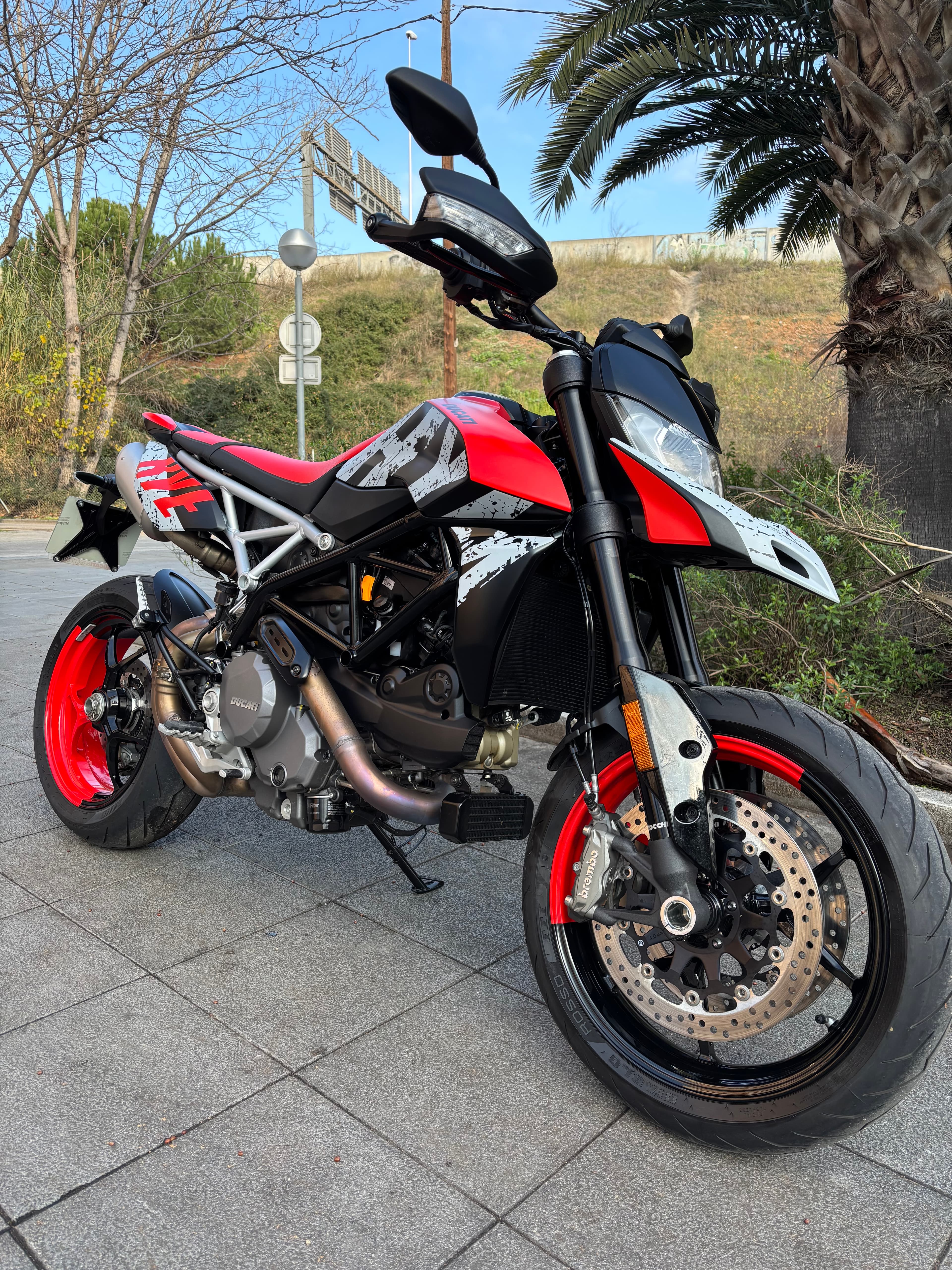 DUCATI HYPERMOTARD 950